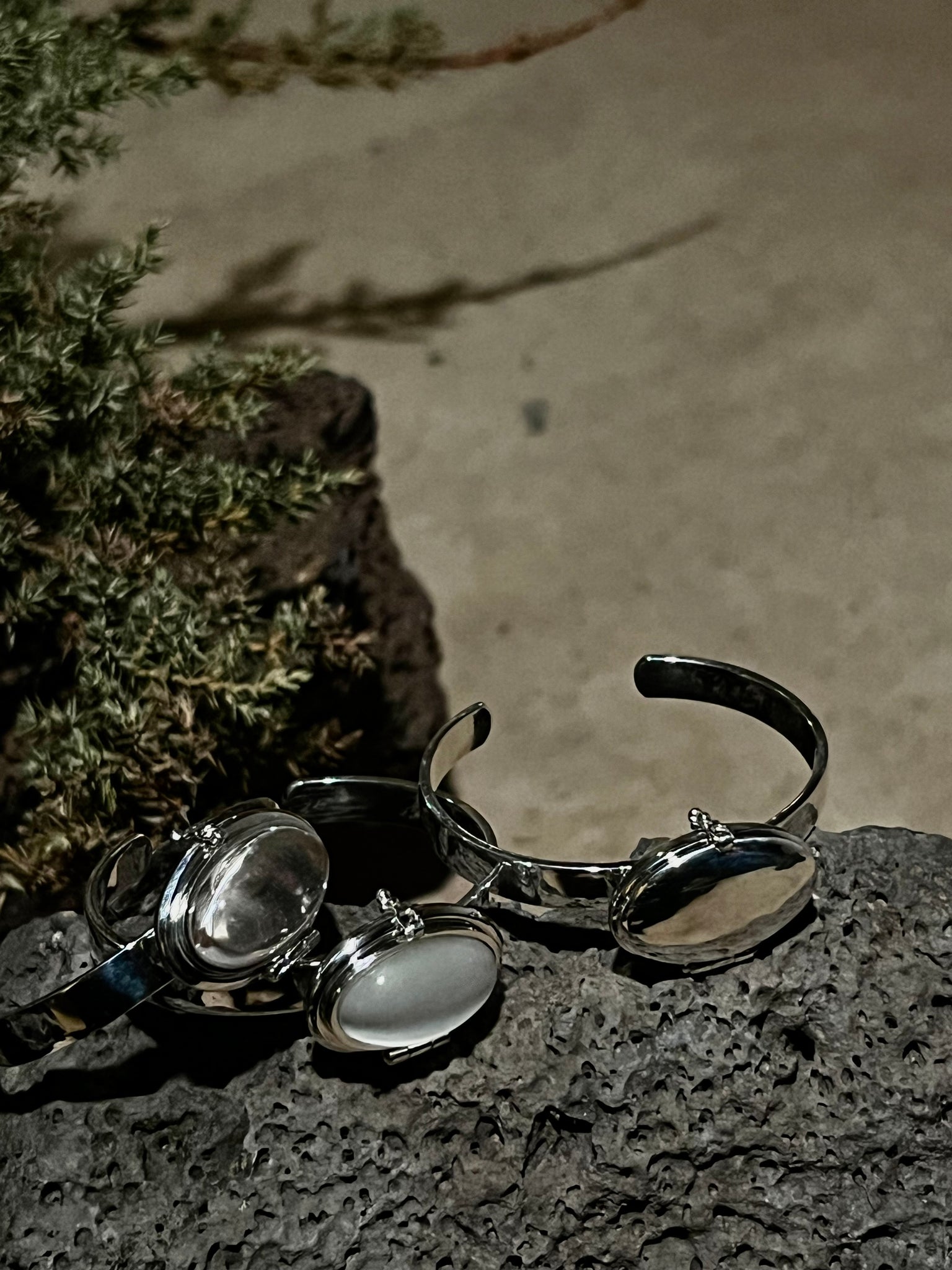 Powder Container Bracelet with Silver Cover