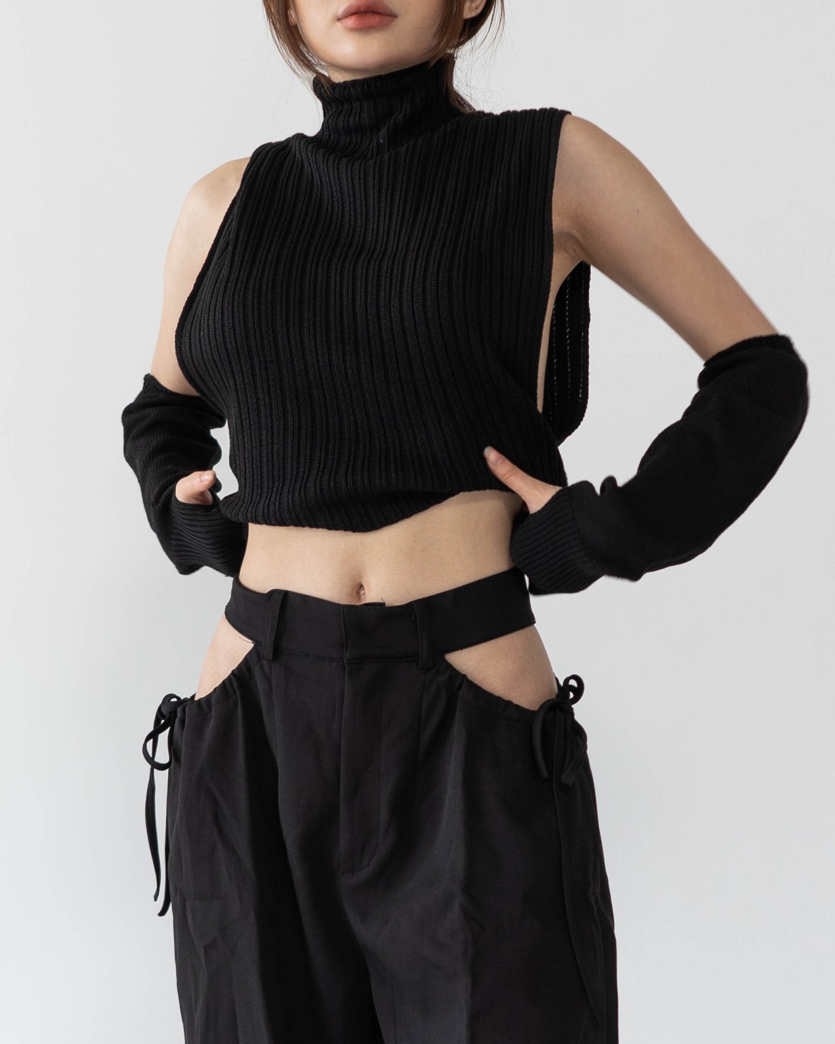 The Detached Sleeves Knit